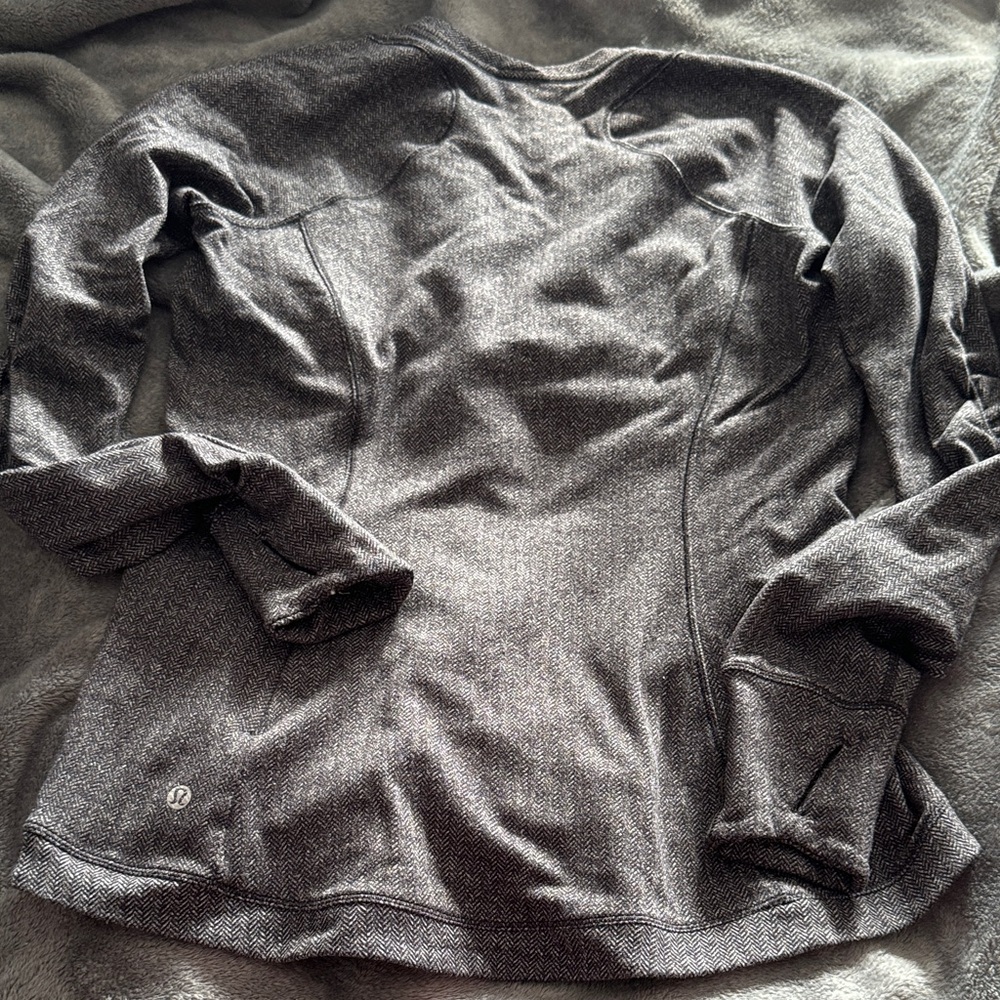 Lululemon Gray Long Sleeve Athletic Top with thumb holes